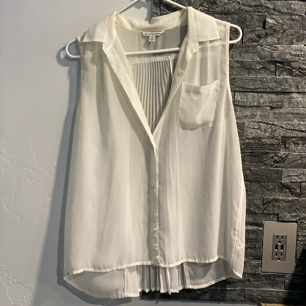 White/Cream American Eagle shirt